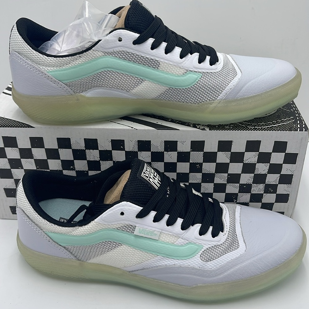 Vans WMNS Ave Mint
VN0A5JIBM2T
Sneakers - Picture 2 of 16